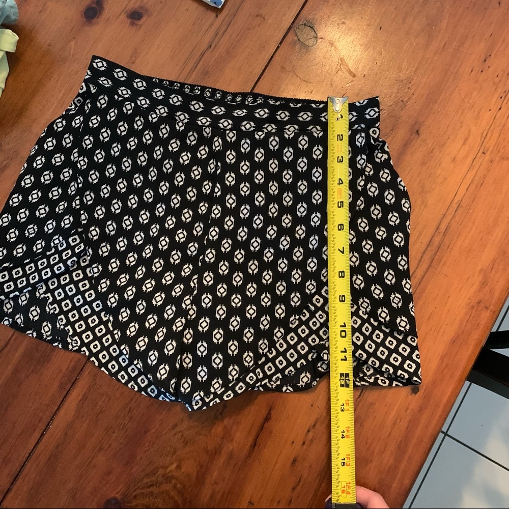 Patterned Soft Shorts - Picture 6 of 7